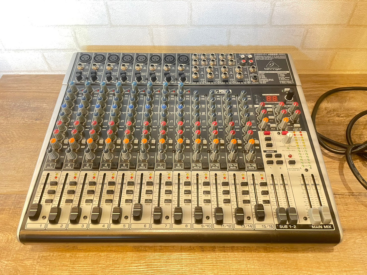 Behringer XENYX X2222USB Analog Mixer