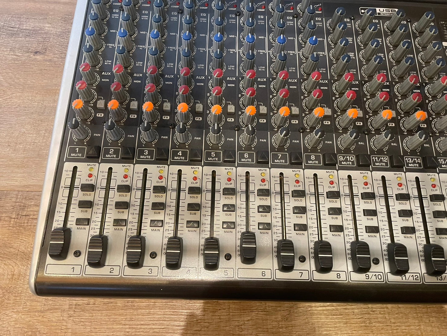 Behringer XENYX X2222USB Analog Mixer